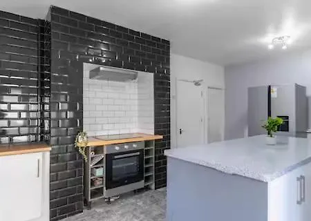 Mauldeth Shared House Πανσιόν *