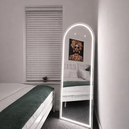 Prázdninový dům Game Zone, Trafford Centre Nearby, Sleeps 8 Manchester