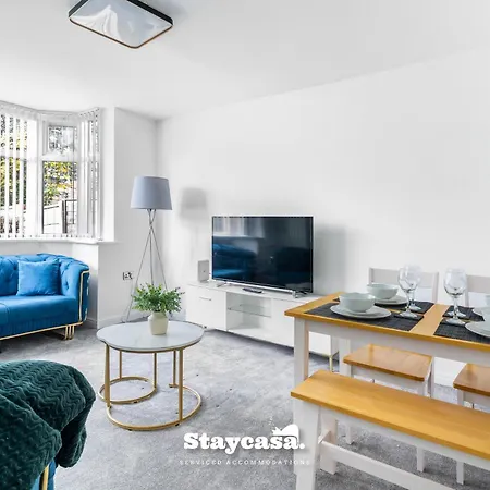 Spacious 4-bed Near Didsbury *