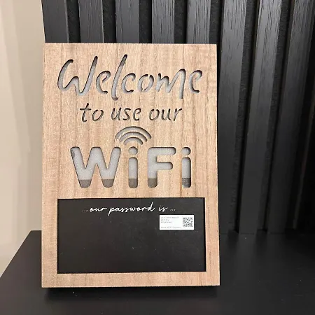 Large Luxury 4 Bedroom With Parking Manchester