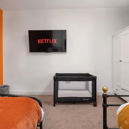 Exotic 4bd, Etihad, Coop Arena - Tv In And Outdoor Dining Tatil Evi *