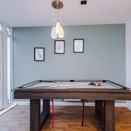 Stylish House In With Pool Table Сasa de vacaciones