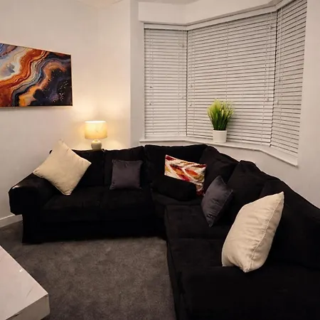 Game Zone, Trafford Centre Nearby, Sleeps 8 *