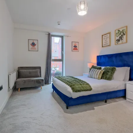 Bright Modern Townhouse With Free Parking Hébergement de vacances *