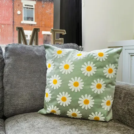 Manchester 2 Bedroom 5 Beds House 10 Minutes Away From City Centre And Hospitals On Street Parking ,Great For Long Term Stays Contractors And Hospital Workers 度假居 *