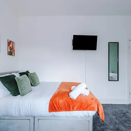 Dom wakacyjny Spacious 3 Bed In By 53 Degrees Property, Perfect For Group Stays, Sleeps 8 With Free Parking! Manchester