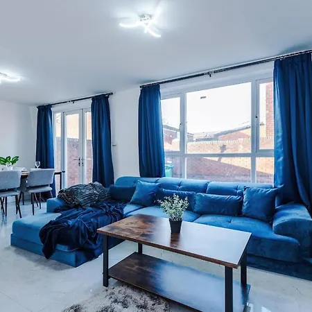 Pearl Reside - Sleeps 5, Free Parking & 5 Mins Centre