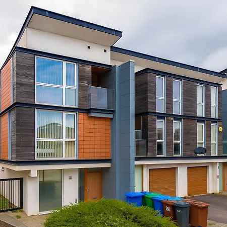 Spacious Escape On - Parking - Garden Semesterbostad Manchester