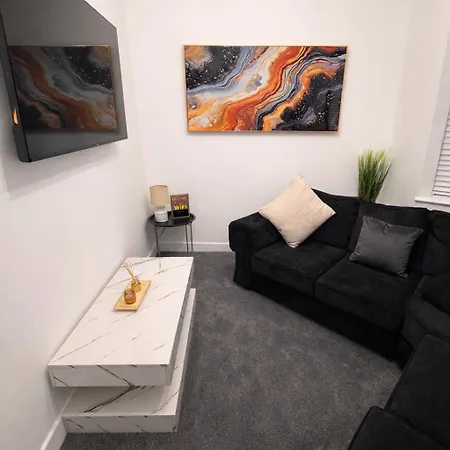 Дом отдыха Game Zone, Trafford Centre Nearby, Sleeps 8 *