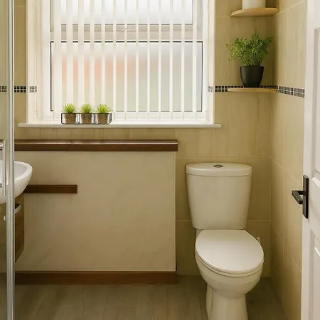 Spacious 3-bed House With Private Yard *