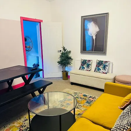 Getaway Bright & Spacious With Parking Tatil Evi