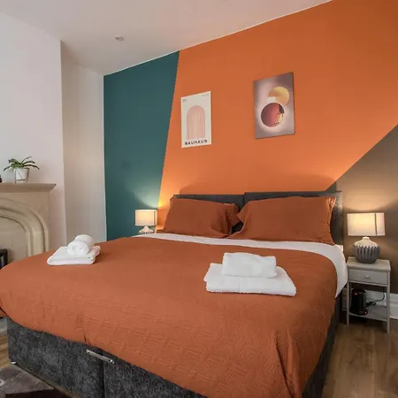 Casa de Férias Modern & Spacious 4-bedroom Home, Family & Contractor Friendly,