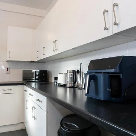 Steps From Old Trafford - Modern Vakantiehuis