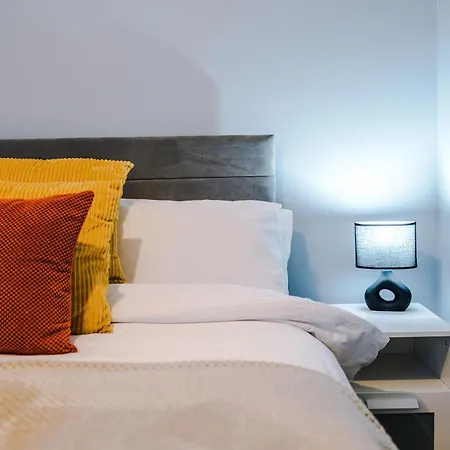 Ideal Group 3br House For 8 Parking