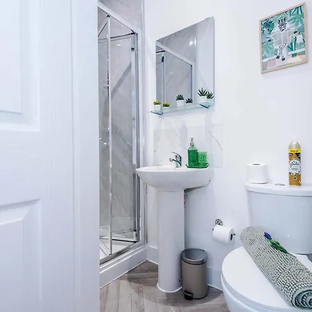 Modern 6 Bed House With Ensuites By 53 Degrees Property, Perfect For Business And Groups * Manchester