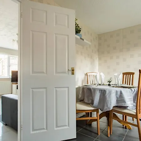 Дом отдыха 2 Bedroom Eith 3 Beds Sofa Bed Near Stadium