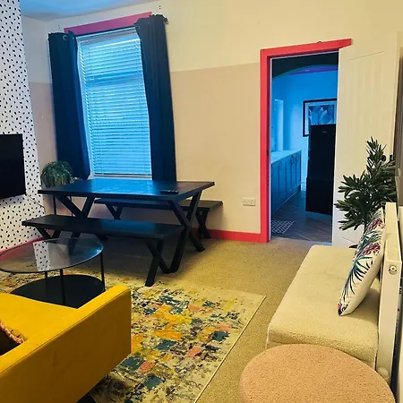 بيت للعطل Getaway Bright & Spacious With Parking *