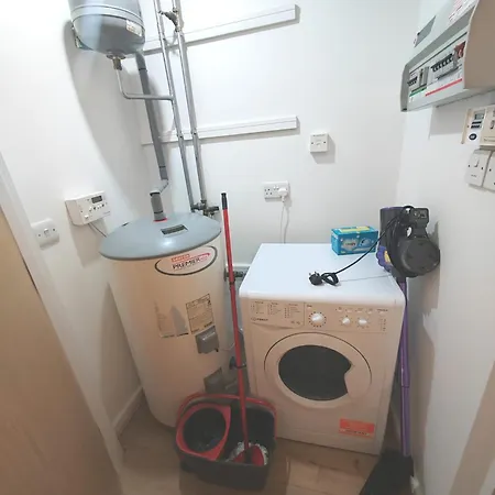 New Private In Shared 2 Bed Flat Camp St Manchester