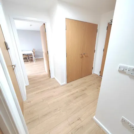 Modern Private In Shared 2 Bed Flat Camp St * Манчестер