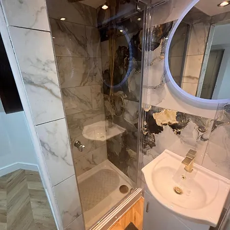 Hendham - Near Etihad Stadium, Coop Live Arena, National Cycling Centre & 24 Hour Asda * Manchester