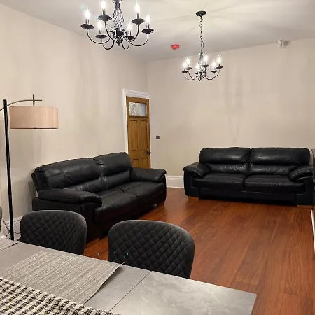Large Luxury 4 Bedroom With Parking Ferienhaus Manchester