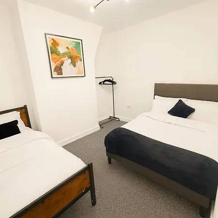 Дом отдыха Game Zone, Trafford Centre Nearby, Sleeps 8 Манчестер