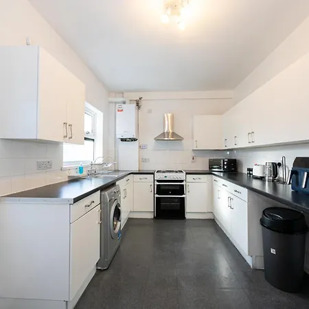 Steps From Old Trafford - Modern Vakantiehuis