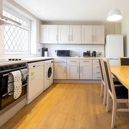 3-bed Didsbury M20 Parking Long *