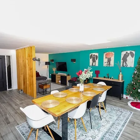 Stunning Family With Hot Tub In Worsley Holiday home *