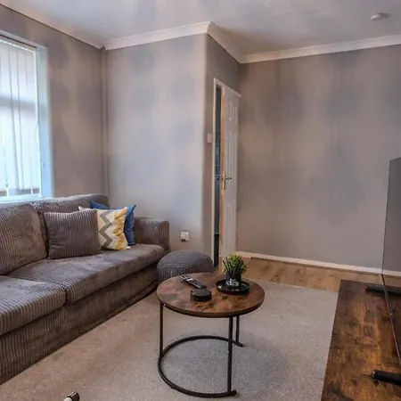 Holiday home Stylish 3br In Swinton - Free Parking