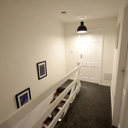 Cosy 2bdr House With Driveway Near Vakantiehuis