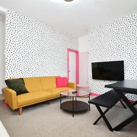 Casa de Férias Getaway Bright & Spacious With Parking