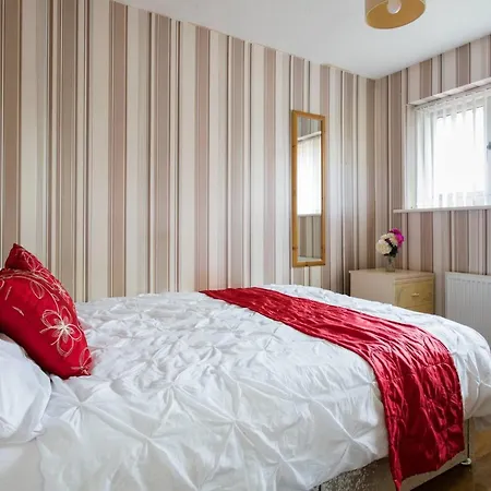 2 Bedroom Eith 3 Beds Sofa Bed Near Stadium Vakantiehuis *