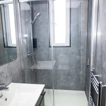 Etihad Coop Arena Centre בית הארחה *