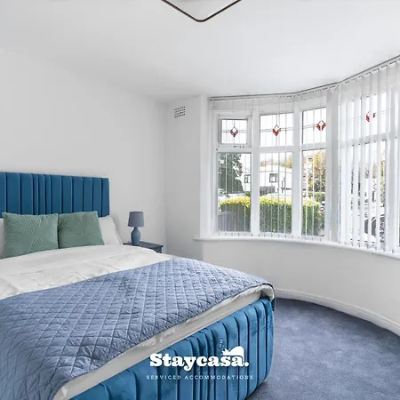 Spacious 4-bed Near Didsbury