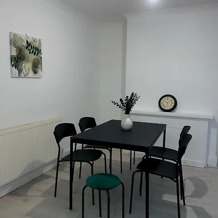 Modern 3-br On Edge Of Center With Free Parking *