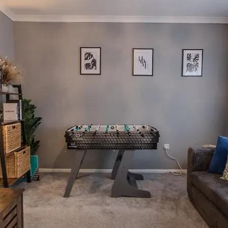 Holiday home Stylish 3br In Swinton - Free Parking Manchester