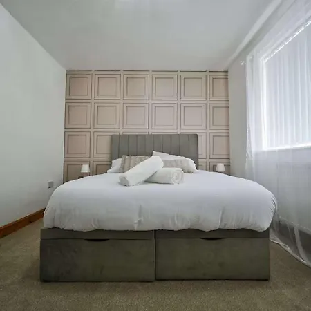 Elegant With Hot Tub *