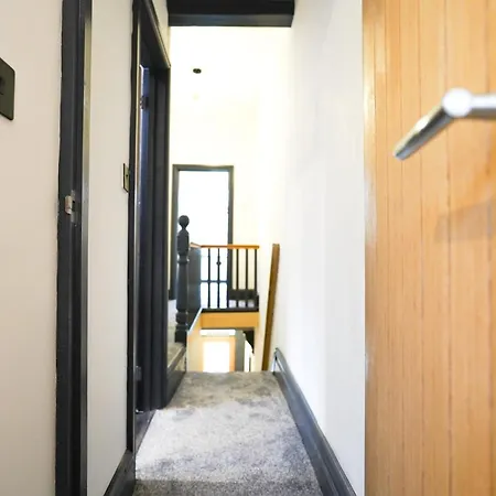 Spacious 3br - Free Parking - Near Centre - Sleeps 6 Сasa de vacaciones *