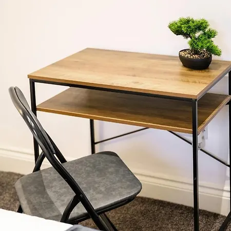 5Br Contractor Hub - Free Parking - Monthly 20 Percent Off * Mánchester