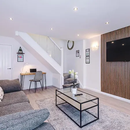 Σπίτι διακοπών Stylish 2br House For 4 In With Parking