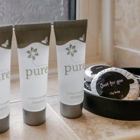 4 Bedroom Serviced House Ideal For Business & Long Term With Free Parking Casa de hóspedes