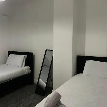 Modern 3-br On Edge Of Center With Free Parking Nyaraló Manchester