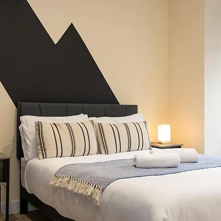 Spacious 4br Perfect For Groups & Contractors Manchester