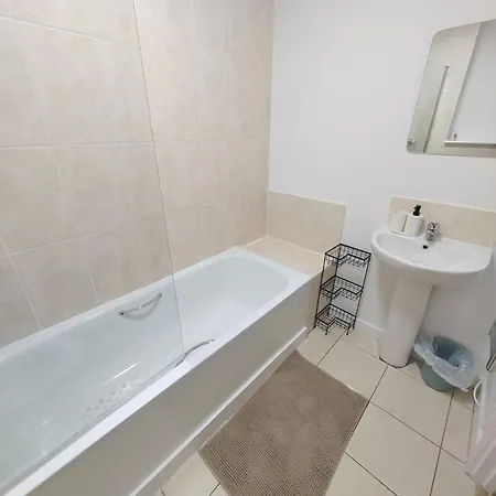 Fresh Private In Shared 2 Bed Flat Deltapoint Homestay *