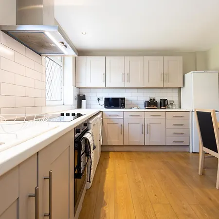 3-bed Didsbury M20 Parking Long 맨체스터