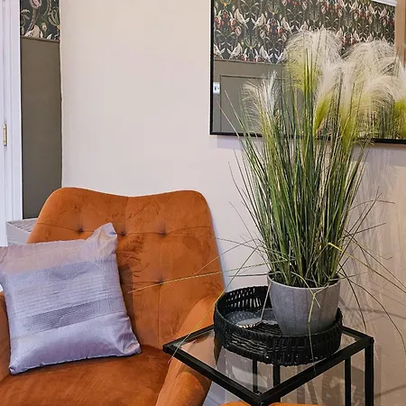 Massive And Stylish 5 Bed House - Sleeps 13 - Free Parking Сasa de vacaciones