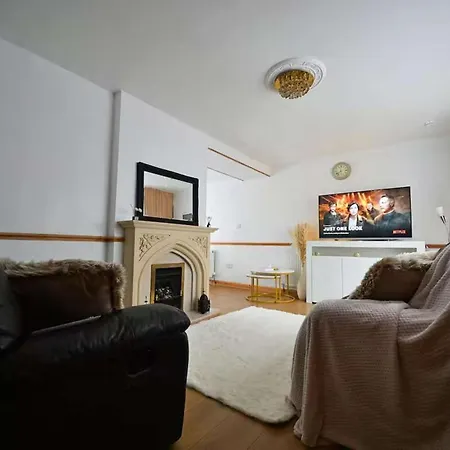 Holiday home Elegant With Hot Tub *