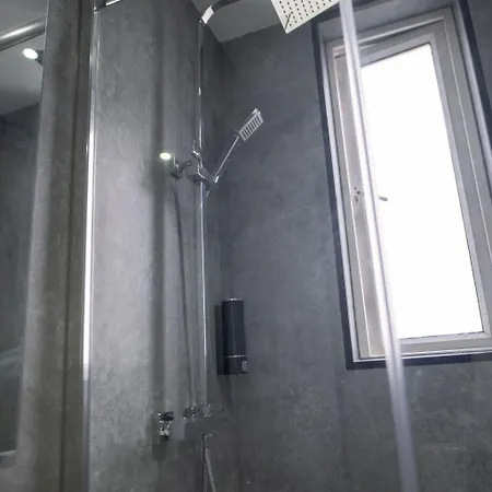 Etihad Coop Arena Centre בית הארחה