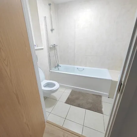 Fresh Private In Shared 2 Bed Flat Deltapoint * Manchester